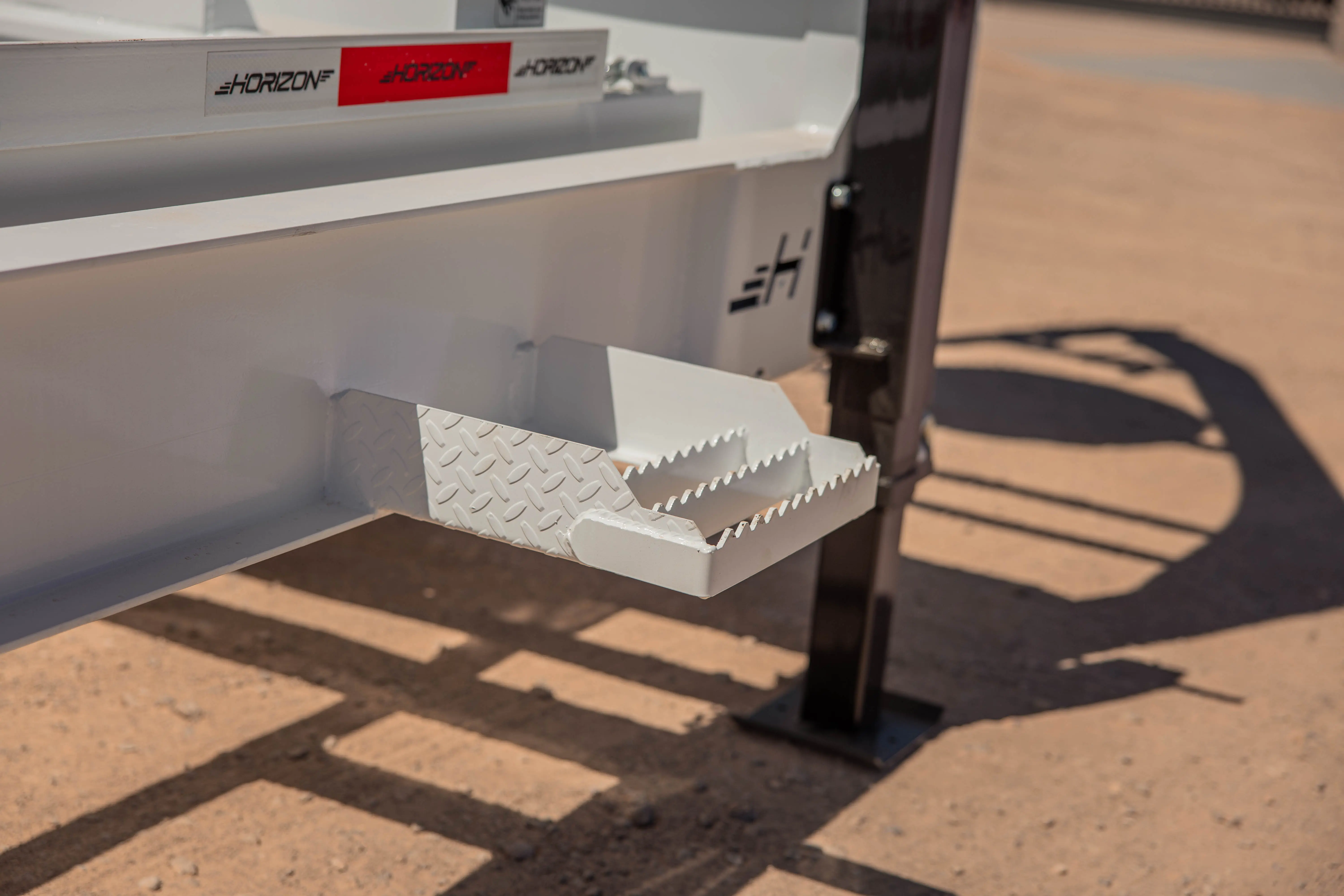 horizon trailers img